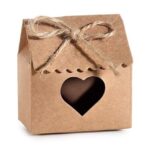 Scatolina kraft con finestra a cuore e nastro in corda