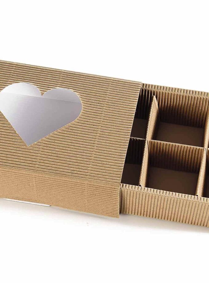 Scatola in cartoncino ondulato con vetrinetta a cuore